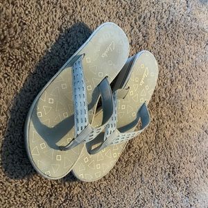 Clarks platform flip flops/sandals